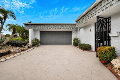 Palm Springs meets South Florida in this distinctive mid-century - photo 8