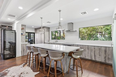 Remodeled 4BR, 4.5BA ground-floor end-unit incl. 1/1 guest suite - photo 20