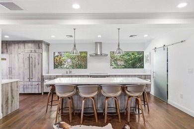 Remodeled 4BR, 4.5BA ground-floor end-unit incl. 1/1 guest suite - photo 21