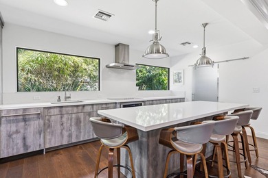Remodeled 4BR, 4.5BA ground-floor end-unit incl. 1/1 guest suite - photo 29