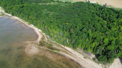Located on the beautiful Garden Peninsula, this waterfront - photo 33