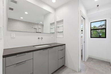 Remodeled 4BR, 4.5BA ground-floor end-unit incl. 1/1 guest suite - photo 38