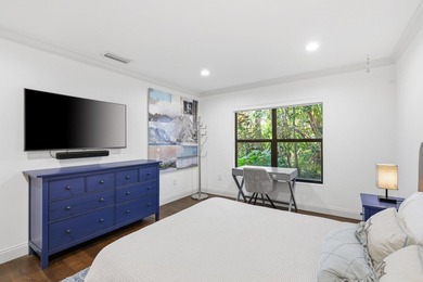 Remodeled 4BR, 4.5BA ground-floor end-unit incl. 1/1 guest suite - photo 40