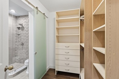 Remodeled 4BR, 4.5BA ground-floor end-unit incl. 1/1 guest suite - photo 41