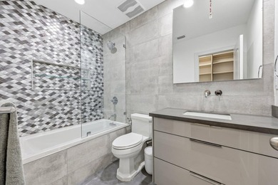 Remodeled 4BR, 4.5BA ground-floor end-unit incl. 1/1 guest suite - photo 46
