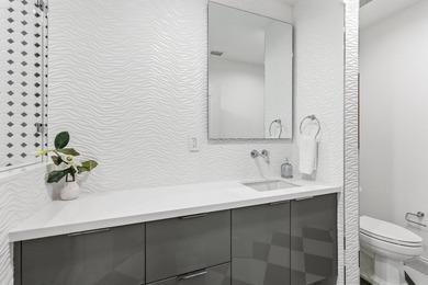 Remodeled 4BR, 4.5BA ground-floor end-unit incl. 1/1 guest suite - photo 49