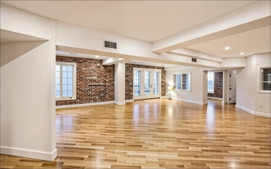 Lake Condo For Sale in Montréal (Ville-Marie), 