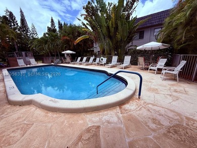 Spacious 2-Bed/2-Bath in NE Boca Raton. Move-in ready with a - photo 2