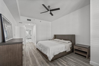 Perfectly located in the heart of West Palm Beach, this stylish - photo 12