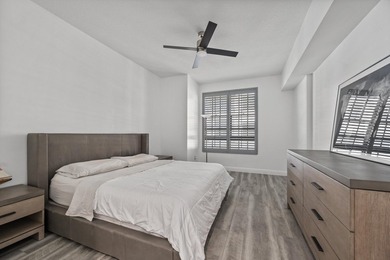 Perfectly located in the heart of West Palm Beach, this stylish - photo 13