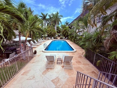 Spacious 2-Bed/2-Bath in NE Boca Raton. Move-in ready with a - photo 4