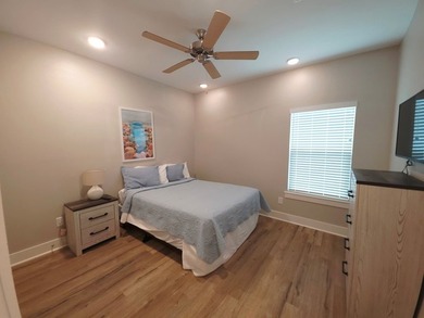 Your coastal escape awaits at 121 Oasis Circle! This charming 1 - photo 14