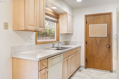 Opportunity knocks in the heart of Beaverton. This beautifully - photo 14