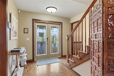 Location! Location! Location! Fantastic Opportunity To Live In - photo 2