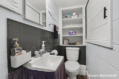 Rare opportunity to own this spacious 4-bedroom lakefront - photo 32