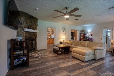 Beautifully maintained 4-bedroom, 2-bath pool home in the - photo 5
