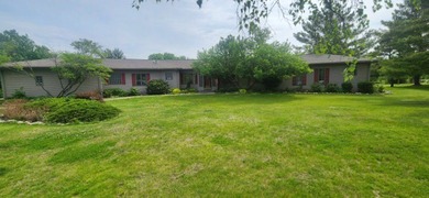 Beautiful 3-bedroom home featuring 2 ensuite bathrooms and a - photo 2
