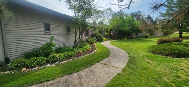 Beautiful 3-bedroom home featuring 2 ensuite bathrooms and a - photo 4