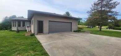 Beautiful 3-bedroom home featuring 2 ensuite bathrooms and a - photo 8