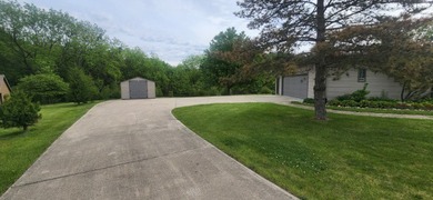 Beautiful 3-bedroom home featuring 2 ensuite bathrooms and a - photo 10