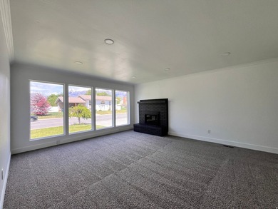 Newly remodeled home in a wonderful neighborhood. Beautiful yard - photo 4