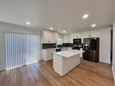 Newly remodeled home in a wonderful neighborhood. Beautiful yard - photo 5