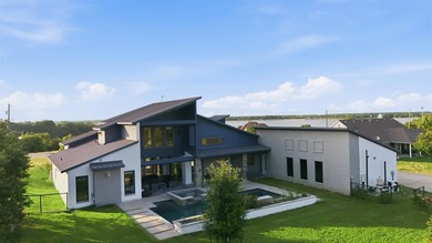 Welcome home to 211 Hunter Pass in Waxahachie, Texas, where - photo 27