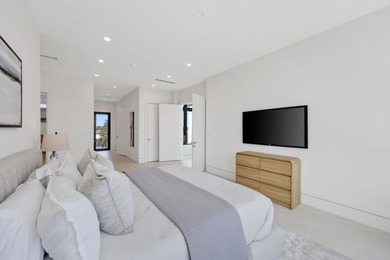 Brand-new modern waterfront estate offering the ultimate South - photo 44