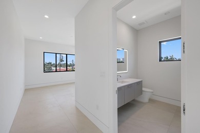 Brand-new modern waterfront estate offering the ultimate South - photo 47