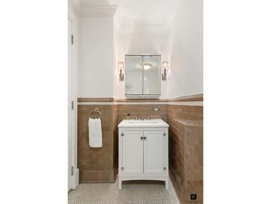 Just listed. Masterfully Renovated Prewar One-Bedroom at The - photo 6