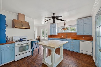Discover this beautifully reimagined cottage in the heart of - photo 9