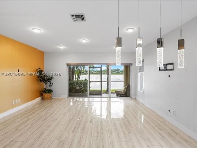 Beautiful lakefront corner-unit townhouse featuring 3 bedrooms - photo 12