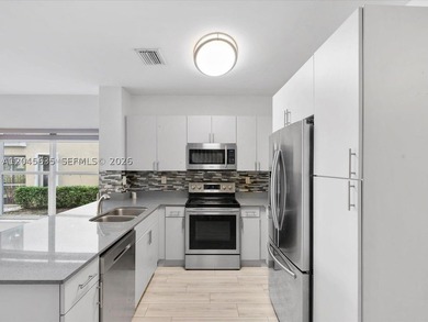 Beautiful lakefront corner-unit townhouse featuring 3 bedrooms - photo 13
