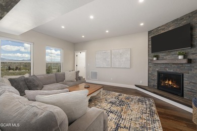 This stunning 4-bed, 3-bath mountain retreat combines luxury - photo 15