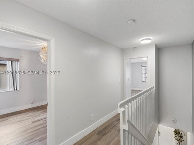 Beautiful lakefront corner-unit townhouse featuring 3 bedrooms - photo 16