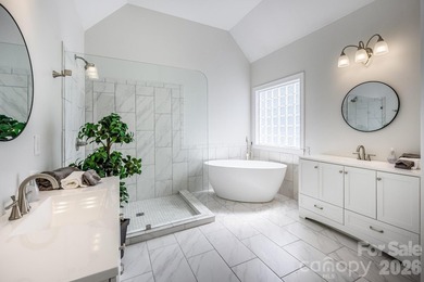 Beautifully Remodeled 4BR/3BA Home in Highly Sought-After - photo 17