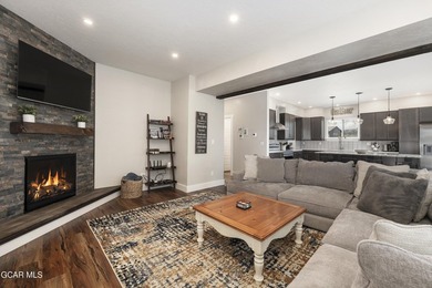 This stunning 4-bed, 3-bath mountain retreat combines luxury - photo 17