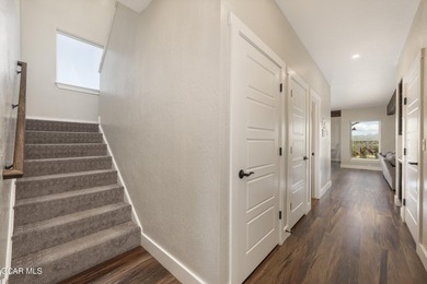 This stunning 4-bed, 3-bath mountain retreat combines luxury - photo 21