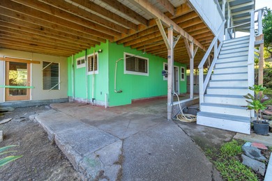 This classic Hawaiian plantation home overlooking Laupahoehoe - photo 21