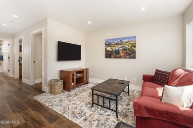 This stunning 4-bed, 3-bath mountain retreat combines luxury - photo 22
