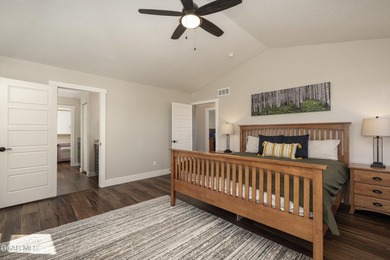 This stunning 4-bed, 3-bath mountain retreat combines luxury - photo 25