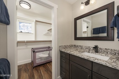 This stunning 4-bed, 3-bath mountain retreat combines luxury - photo 28