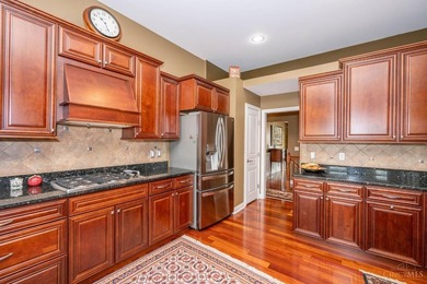 Welcome to luxury living *on* the Shaker Run Golf Course! This - photo 37