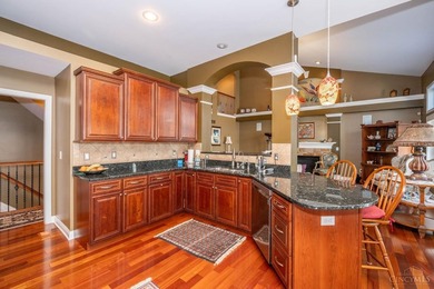 Welcome to luxury living *on* the Shaker Run Golf Course! This - photo 38