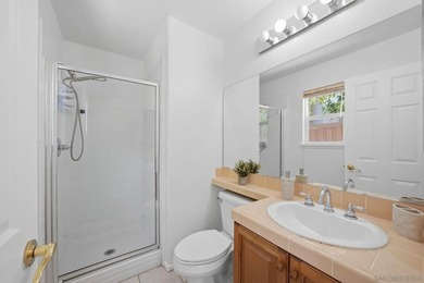 Welcome to this stunning 5-bedroom, 3.5-bathroom executive home - photo 40