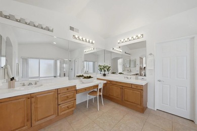 Welcome to this stunning 5-bedroom, 3.5-bathroom executive home - photo 41