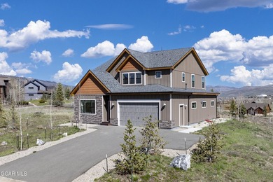 This stunning 4-bed, 3-bath mountain retreat combines luxury - photo 43
