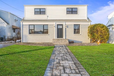 Beautifully renovated one-family home in the heart of North - photo 1