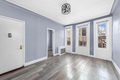 DELIVERED VACANT Ideally located near the Grand Concourse, 1070 - photo 1