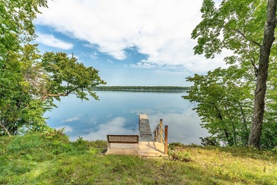 Welcome to lake life! This property truly offers everything you - photo 2